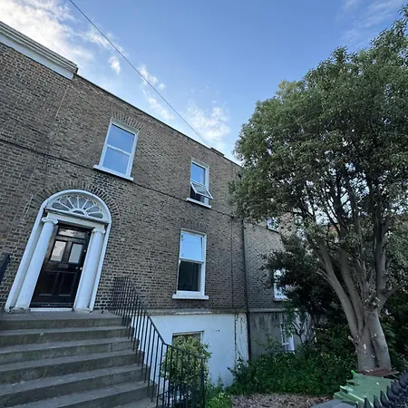 Heytesbury St Portobello Flat 6 *