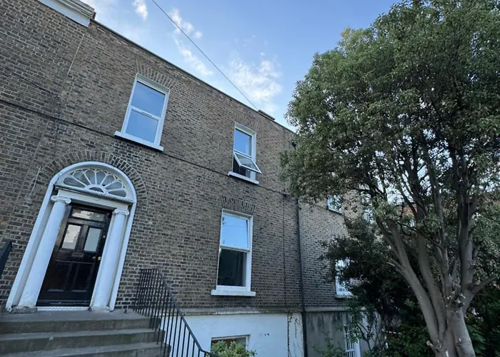 Heytesbury St Portobello Flat 6 *